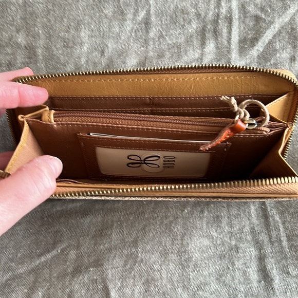 Hobo Max Large Zip Around - Picture 4 of 4